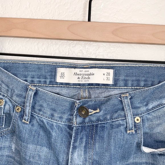 Abercrombie & Fitch Distressed Straight Leg Jeans - Picture 4 of 4